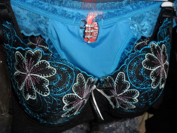CONJUNTO C/DETALHE EM STRASS